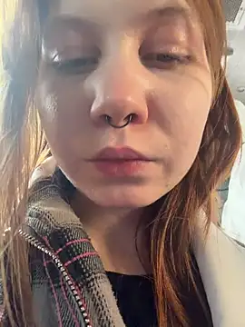 SlavicCandy - flash underboobs in front of pervy 😛