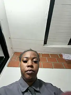 CiaraEbony - ♥ big squirt in front of my boss ♥