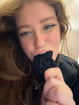 Lucy-joy - show how I swallow a dildo😈