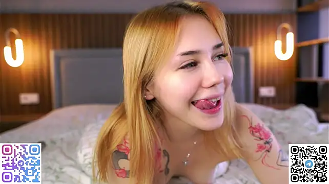 SofiaSantora - I squeeze her face with my bobbs