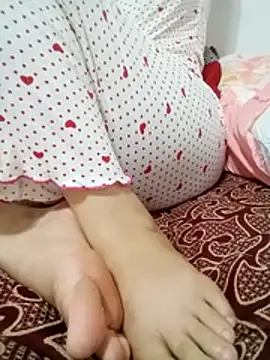 Bombamom - افتح كسي open pussy