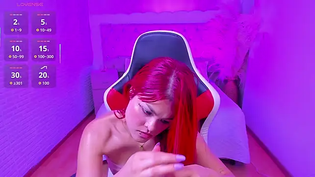 NahomiRichards_ - SHOW MY TITS WITH OIL🤭👅😏