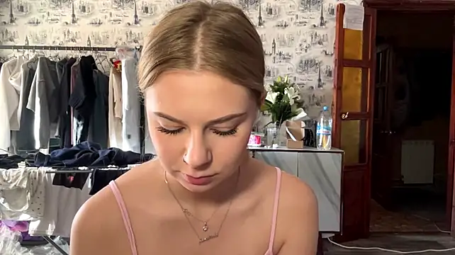 HoneysPiee - hottest flash ass :3