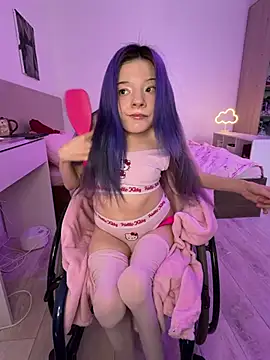 MiniSophiaa - Show ass/doggy 5min