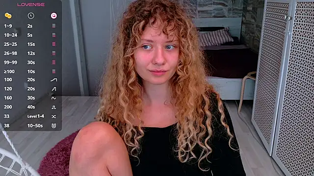 Milounee - doggy without panties