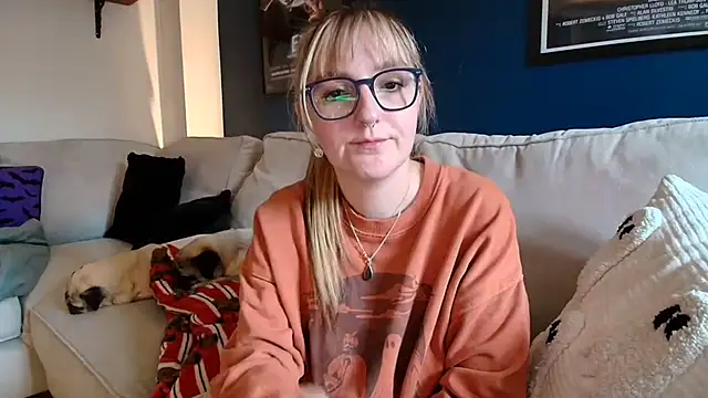 Short_sweetpea - Come play with this milf ;)