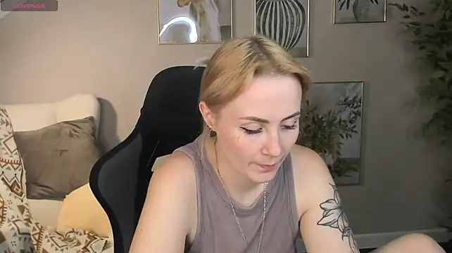 Jooyce_Howward - show tits