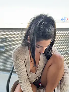 Mia_spicyy - Take your top off🍒