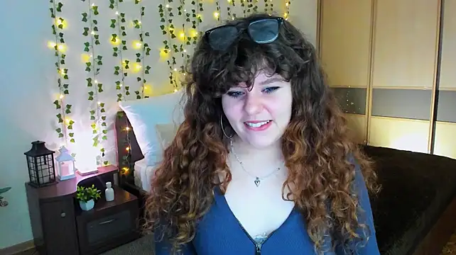CurlyMagicc - I'll show you my bra