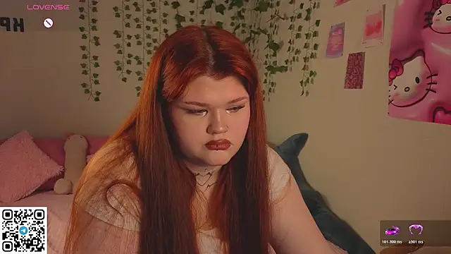 Lilyssse - sucking fingers close to camera