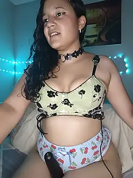 UrTeenieLatin - SHOW ASS AND PUSSY X15 SPANKS IN DOGGY