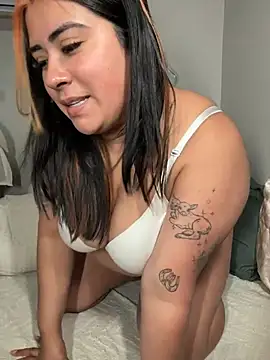 Dirty_oliva - remove top/ pussy flash