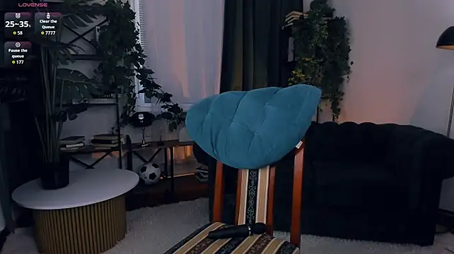 InesPiek - stroke my clit with toy