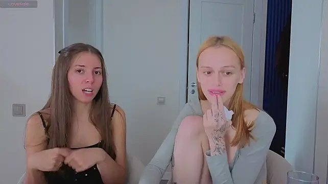 Fcjuicy_pussy - girls kissing