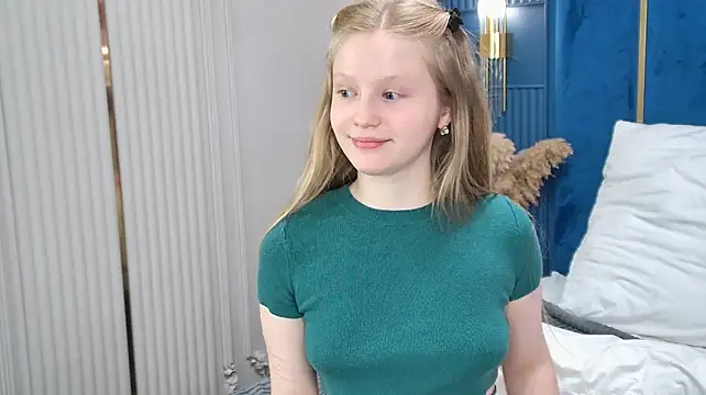 LilianHowards - thumb sucking in doggy 2 min