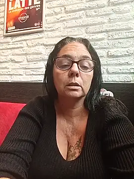 Pulpeuse64 - Strip-tease dans la cabine d'essayage