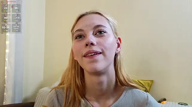HarriettKitty - TEASING WITH BARE BACK