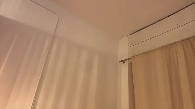 ElianaMakins - Show a little bit of the bottom my bra