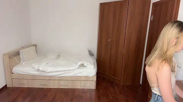 EmilyLorents - run hands over my body