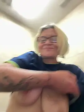Lindzybella - Get naughty at work with me