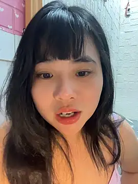Fishinggirl2k - Inviting the fish to drink milk tea.