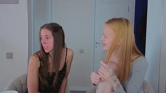 Fcjuicy_pussy - girls kissing