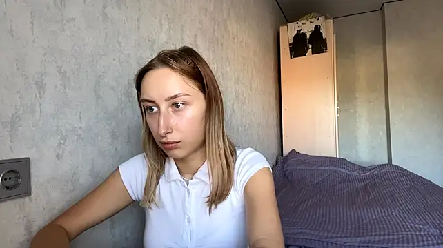 AleneLaurente - bite my lips