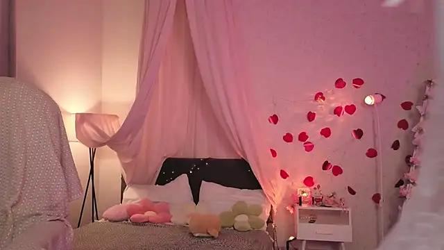 Lilly_Cherry_ - teasing dance with handbra