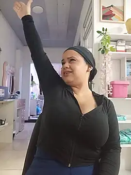 NahomyEvans - Show My tits