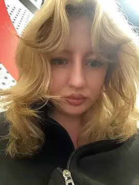 RonnieKiss - Completely naked