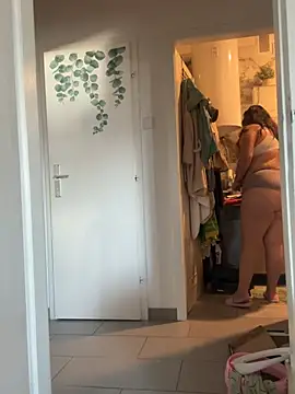 CurvyyMomy - Boobs out permanent