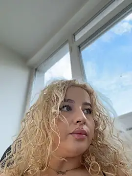 CurlyDaisy - lets start the day together