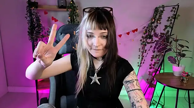 Mymeow_miley - lick finger