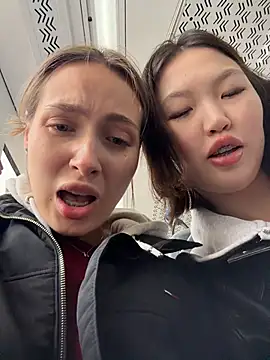 Coconut_milk - Underboobs one girl in tram