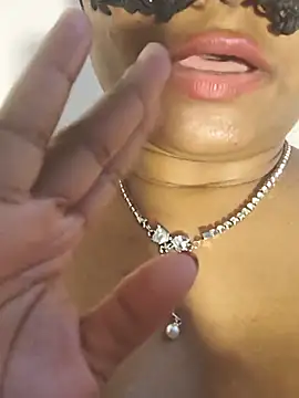 DIRTYSECRET_QUEEN_07