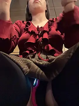Holly_Play - flash one hard nipple in public