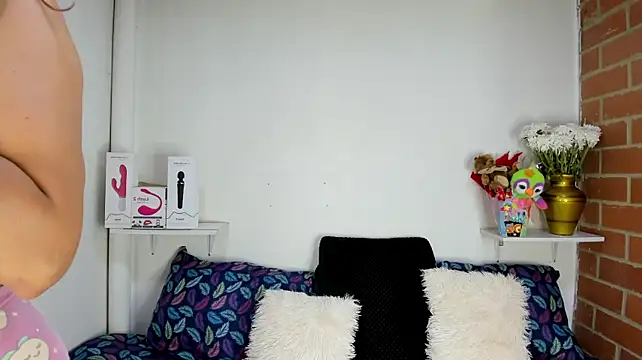 Rukminilatin - Show nude in the free room ,anal