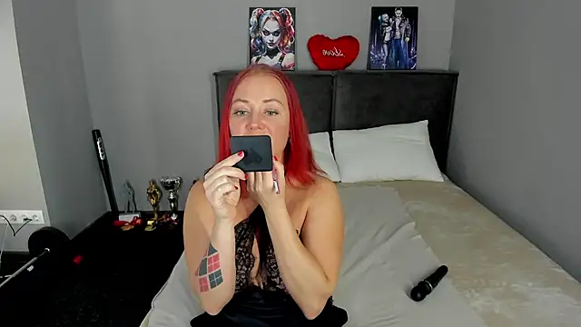 MuscleXXXBarbie - Show boobs and flex biceps