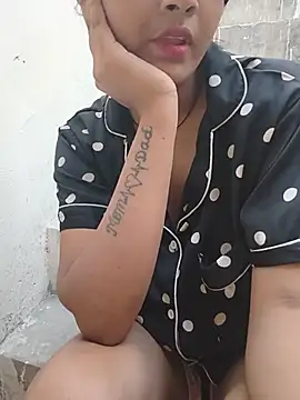 Sexy-indian-queen - Nude show in public