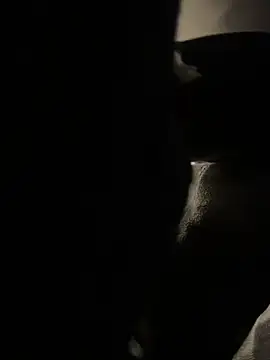 RonnieKiss - Play with nipples on public