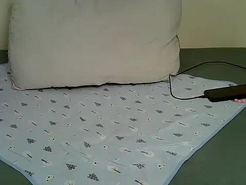 Creamypetite - MASSIVE SQUIRT AND CUM SHOW
