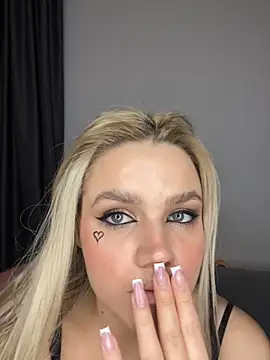 April_Purr - Play nipples In clothes
