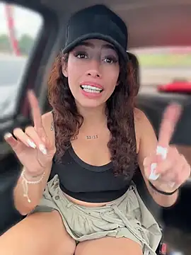 Roxyrougee - Risky 🥵tits on air in public