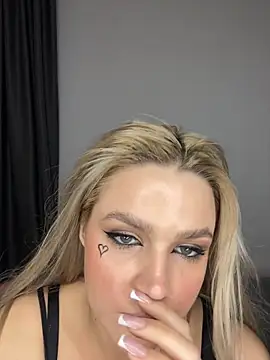 April_Purr - Play nipples In clothes