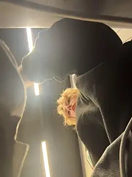 RonnieKiss - Play with nipples on public