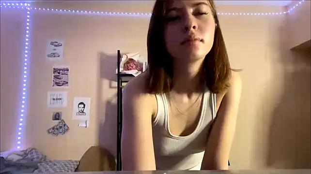 LindseyHoulberg - 👀squeeze my boobs through my top for 1