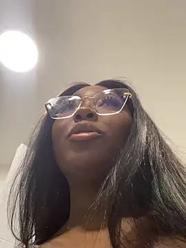 KishaMoore - Show my boobies at camera 💗 massage