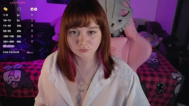 Lunaalli - pussy close up in pinties