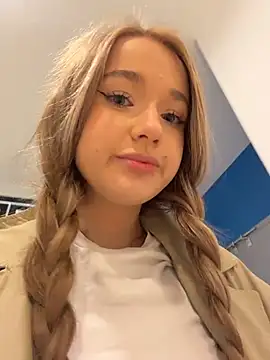 Milaa_sun - slap pussy+open door PUBLIC WC 🚽