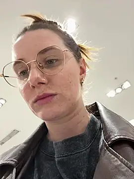 FReyja_44 - Fingers in pussy